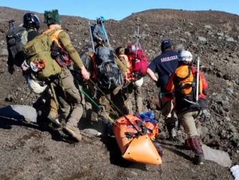 Una escaladora murió subiendo un volcán en Chile, muy cerca de la frontera con Neuquén.