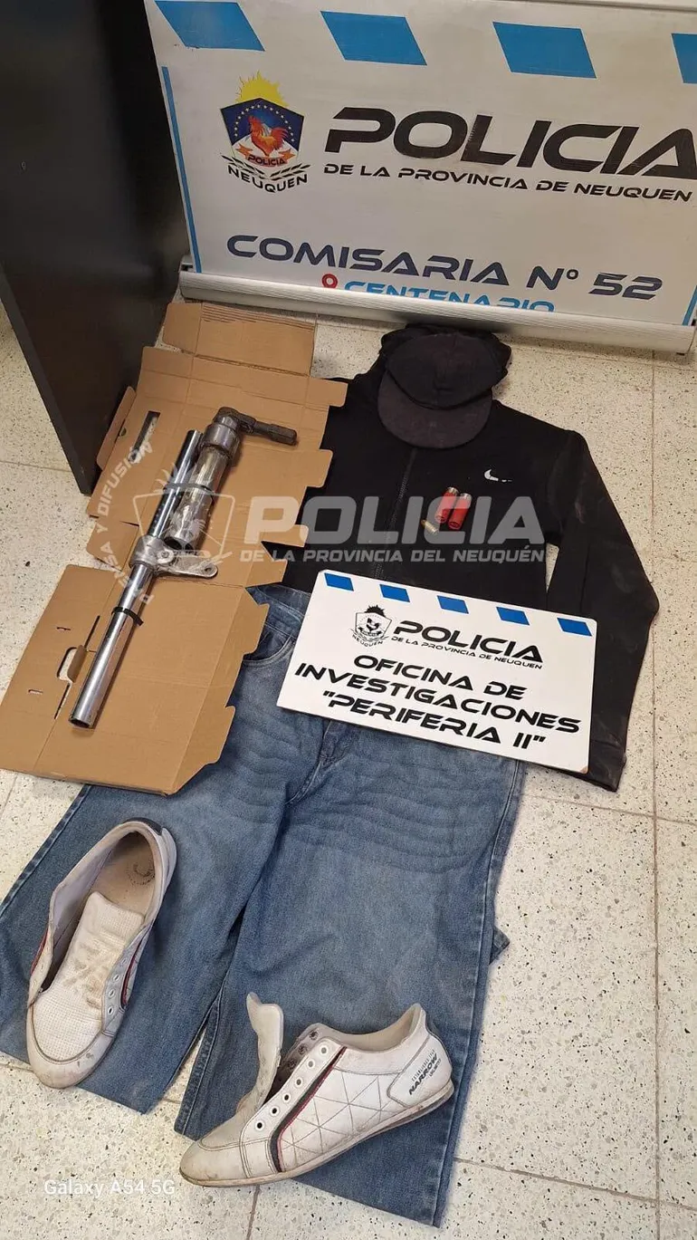 Los agentes encontraron una tumbera y prendas de vestir utilizadas durante el episodio. 