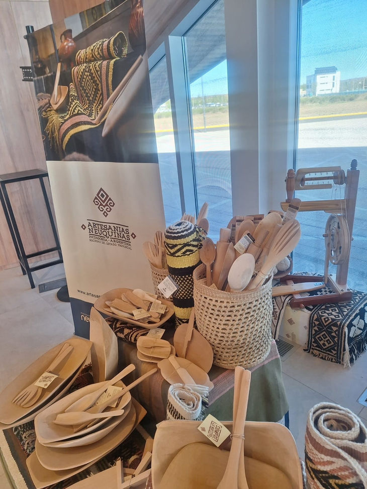 Artesanías neuquinas, una marca registrada. Artesanías neuquinas, una marca registrada.