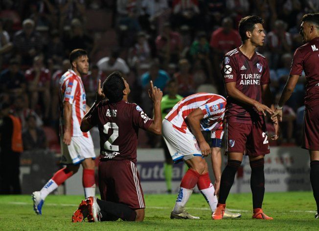 El festejo del paraguayo por el gol del triunfo.