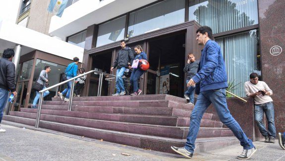 Se caen los créditos UVA por el aumento del dólar