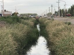 El gobernador Alberto Weretilneck y el intendente Rodrigo Buteler anunciaron el entubado de los desagües pluviales. El gobernador Alberto Weretilneck y el intendente Rodrigo Buteler anunciaron el entubado de los desagües pluviales.