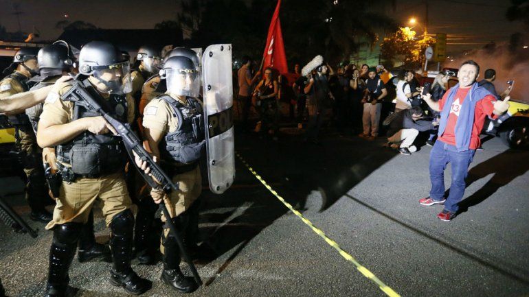 Lula empezó a cumplir la condena de 12 años por corrupción.