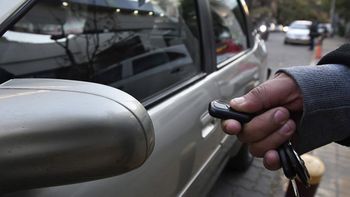 Luego de la persecución, requisaron el auto y encontraron un inhibidor de señal.