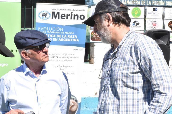 Carlos Castagnani, de CRA, y Mauro Sarasola, director del INTA Bariloche, participaron de la exposición Carlos Castagnani, de CRA, y Mauro Sarasola, director del INTA Bariloche, participaron de la exposición