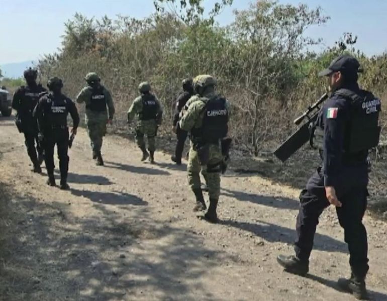 La madre del chico que murió tras pisar una mina en México exigió que las autoridades pidan disculpas públicas. La madre del chico que murió tras pisar una mina en México exigió que las autoridades pidan disculpas públicas.