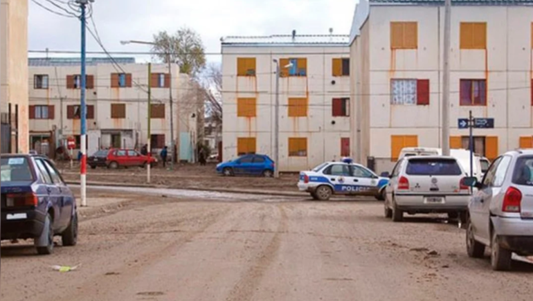 La mujer fue rescatada en un departamento del edificio 10 del Barrio Las 1008 Viviendas