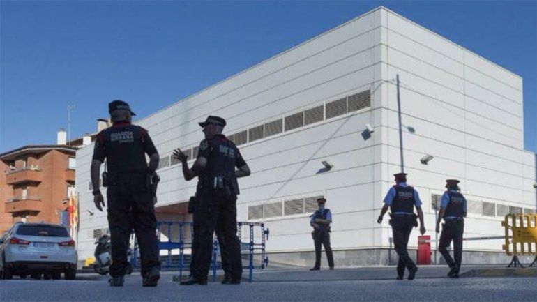 Matan a un hombre que entró armado a una comisaría