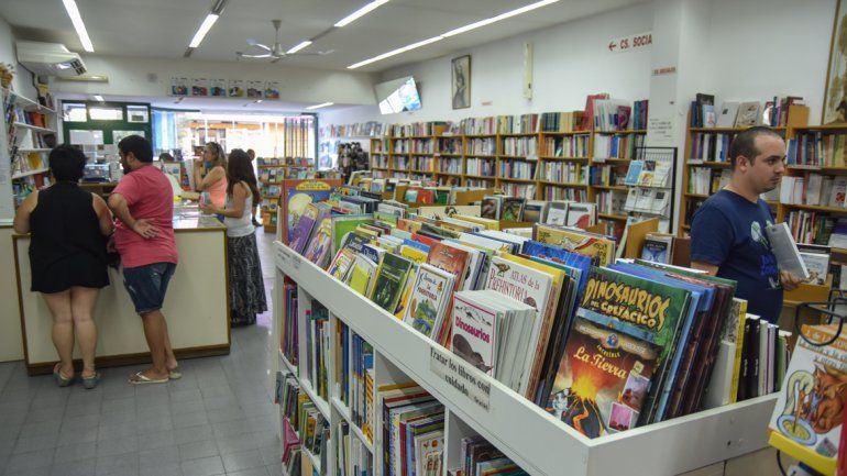 El calor estimula a los neuquinos a leer con avidez