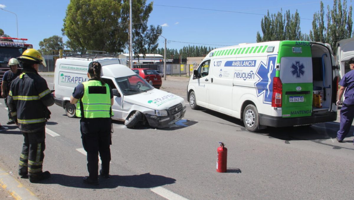Choque y caos en la Ruta 7: vecinos piden semáforos frente al anexo de la EPET 22