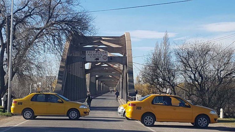 Los hermanos del taxista baleado amenazan con salir a buscar a los agresores