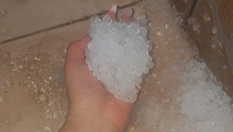 El granizo dio el presente en Rincón y la lluvia sorprendió a Neuquén