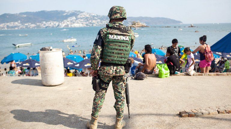 Un efectivo de seguridad