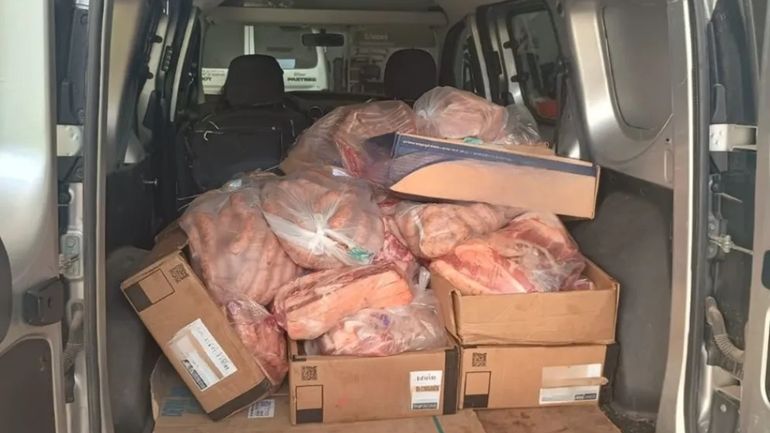Doscientos kilos de carne sin frío ni autorización para su traslado fueron decomisados.