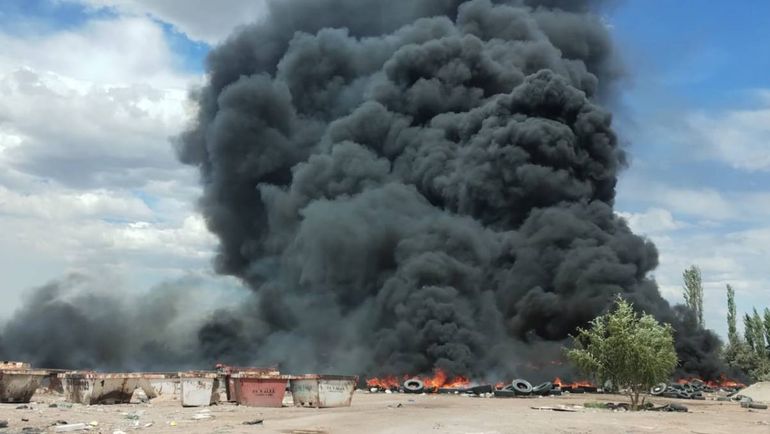 Impresionante incendio en el basural cipoleño. Ardua labor.