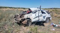 Así quedó la camioneta de Barrenechea que volcó en la Ruta 20 de La Pampa.