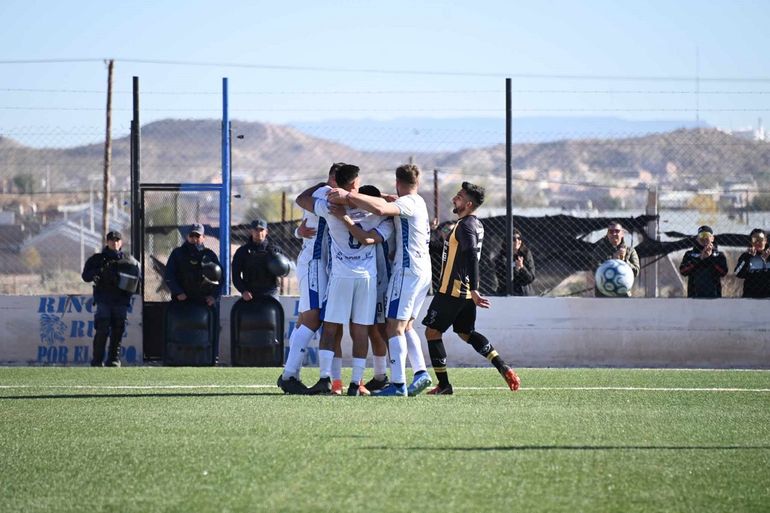En la mañana del domingo, Deportivo Rincón se recuperó ante Santamarina