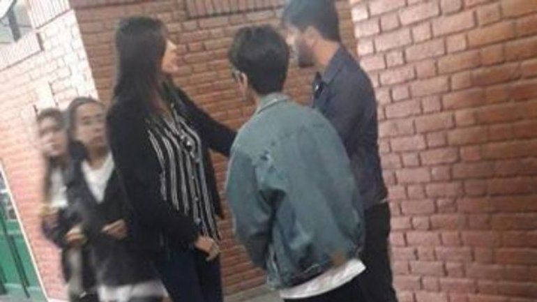 El curso completo quedó sorprendido por la actitud del adulto.