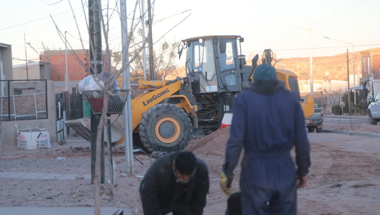 Mariano Gaido recorrió la obra de 357 cuadras de asfalto del barrio Z1