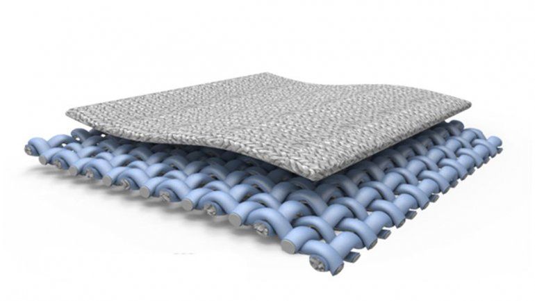 El tejido está hecho con fibras de poliéster y una capa de metal.&nbsp;