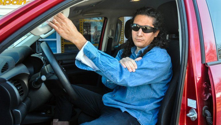 El humorista que se ríe del petroka y es furor en las redes