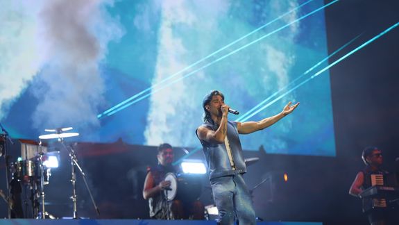 En fotos: Luck Ra y todos los artistas que brillaron y se emocionaron el viernes en la Fiesta de la Confluencia