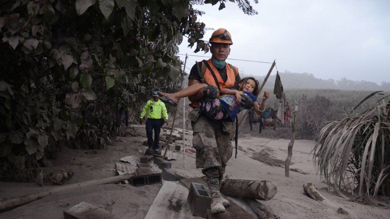 Casi 200 desaparecidos tras la erupción de un volcán en Guatemala