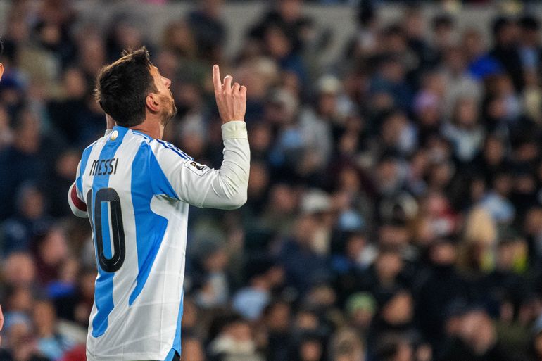 Lionel Messi anotó un doblete contra Venezuela.