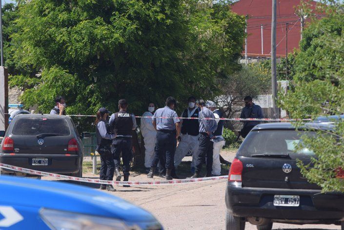 El cuerpo de la joven madre era trasladado a Viedma para efectuarle la autopsia.&nbsp;