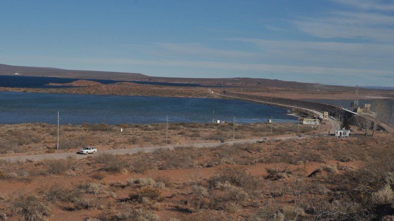 El lago Mari Menuco servirá para regar nuevas tierras productivas.