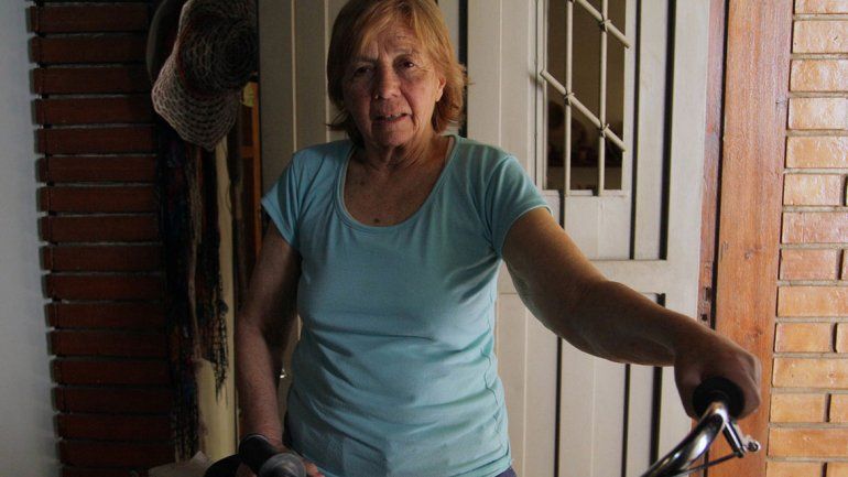 Insólita multa a jubilada por no usar casco