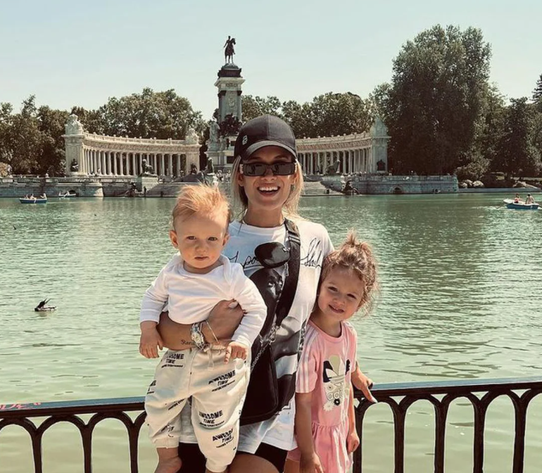 Sus hijos, Francesca y Bautista, le dieron la fuerza para salir adelante tras la escandalosa separación del jugador de la selección argentina. Sus hijos, Francesca y Bautista, le dieron la fuerza para salir adelante tras la escandalosa separación del jugador de la selección argentina.