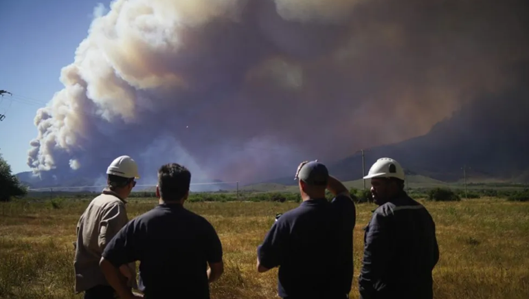 Incendios en Parque Nacional Lanín: comenzó la evacuación obligatoria en una de las comunidades