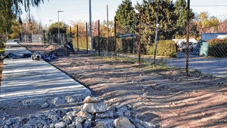 Achicaron el Paseo Costero y vendieron una parte al country