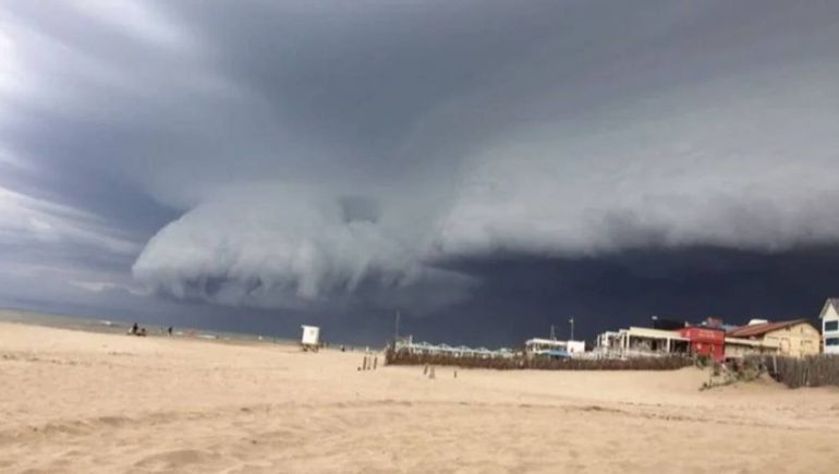Un furioso temporal destrozó Miramar: murió un adolescente y una mujer se encuentra grave