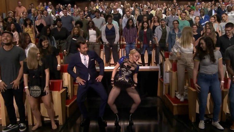 Madonna le enseñó a bailar chachachá a Jimmy Fallon en TV