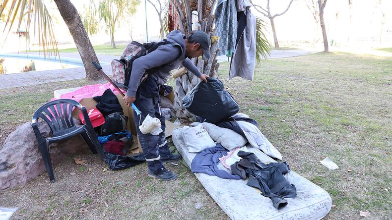 Los vecinos de Neuquén denuncian que ha crecido el número de personas en situación de calle en los barrios de la ciudad. | LM Neuquen Los vecinos de Neuquén denuncian que ha crecido el número de personas en situación de calle en los barrios de la ciudad.
