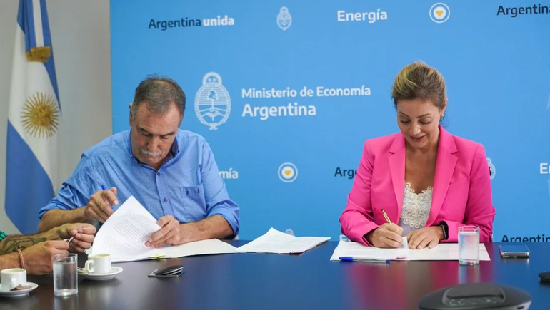 Bertoldi trajo $300 millones para obras de gas en Centenario