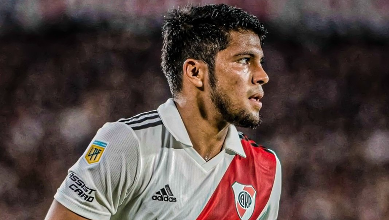 Rojas volvió de la gira con Paraguay pero podría irse de River