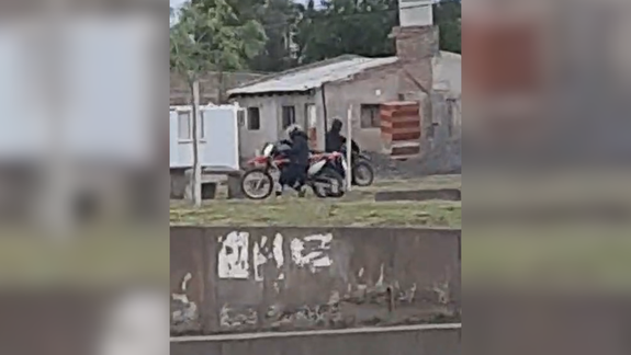 El robo de la moto quedó registrado por los vecinos que se encontraban en los alrededores.&nbsp;