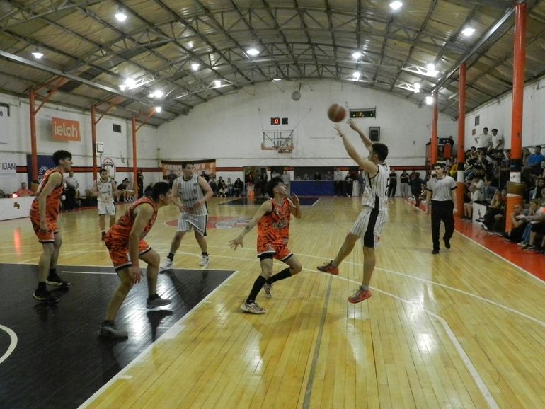Cipolletti le ganó a Petrolero en octavos de final del Pre Federal, pero el equipo de Plaza Huincul terminará jugando la Liga. Foto: gentileza Leo Sánchez, Cipo Pasión Cipolletti le ganó a Petrolero en octavos de final del Pre Federal, pero el equipo de Plaza Huincul terminará jugando la Liga. Foto: gentileza Leo Sánchez, Cipo Pasión