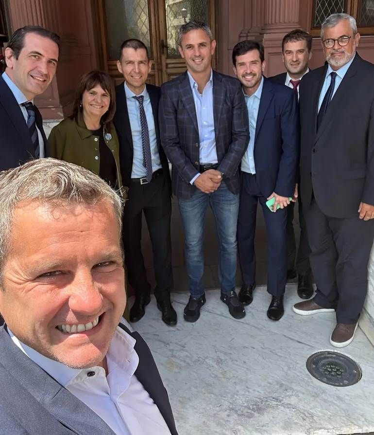 El Gabinete de Javier Milei junto a los radicales. El Gabinete de Javier Milei junto a los radicales.