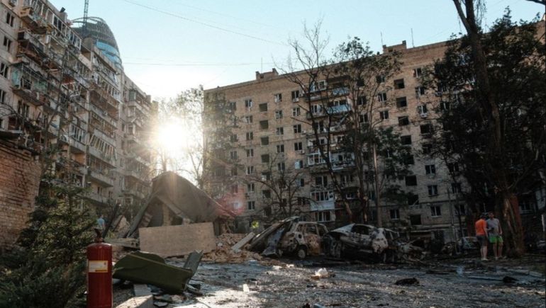 El alcalde de Kiev declaró un día de duelo para este viernes en la capital de Ucrania, en memoria de las víctimas del bombardeo ruso. El alcalde de Kiev declaró un día de duelo para este viernes en la capital de Ucrania, en memoria de las víctimas del bombardeo ruso.
