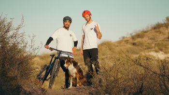 perro sendero: las remeras biker de la barda neuquina