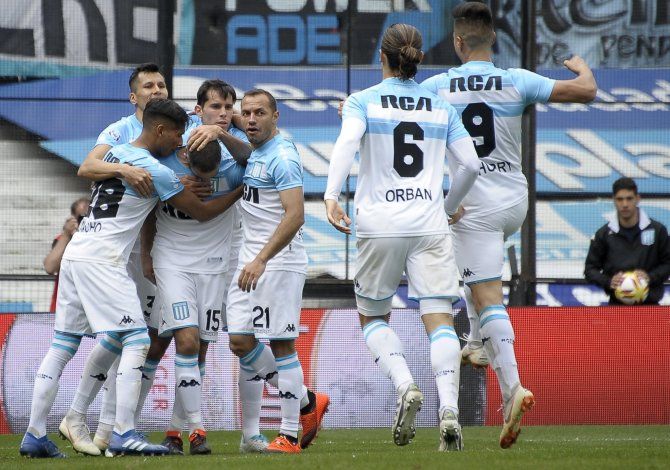 Racing revivió y le arrebató la punta a Central