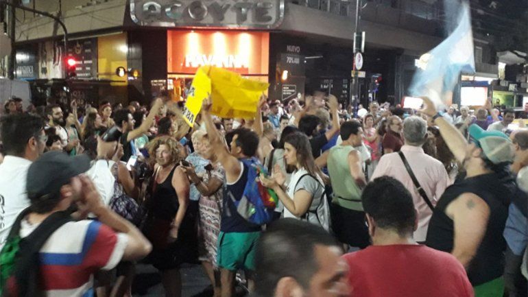 Las cacerolas se hicieron sentir en Buenos Aires contra las tarifas