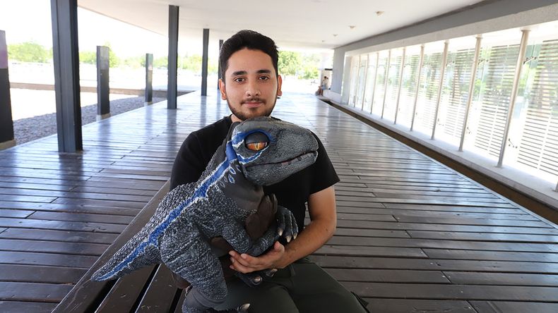 Un dinosaurio que capta todas las miradas y le cambió la vida | LM Neuquen Un dinosaurio que capta todas las miradas y le cambió la vida