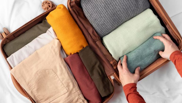 Aprovechar cada rincón de la valija ayuda a que entre más ropa sin que se arrugue ni se desordene. Aprovechar cada rincón de la valija ayuda a que entre más ropa sin que se arrugue ni se desordene.