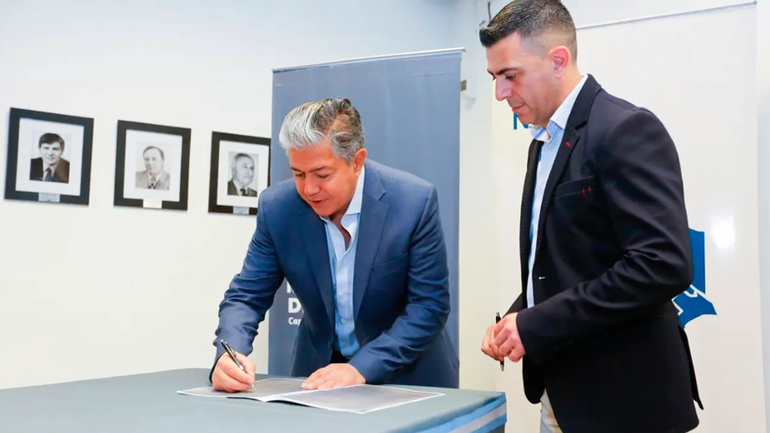 Rolando Figueroa y el intendente Nicolás Albarracín.