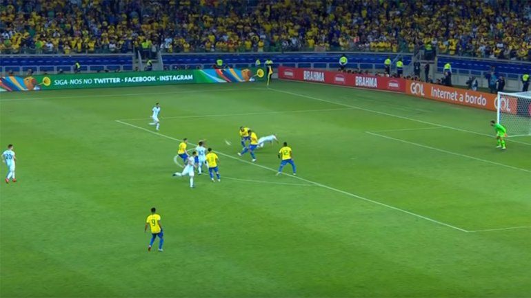 La repetición que suma más polémica al penal no cobrado a Agüero